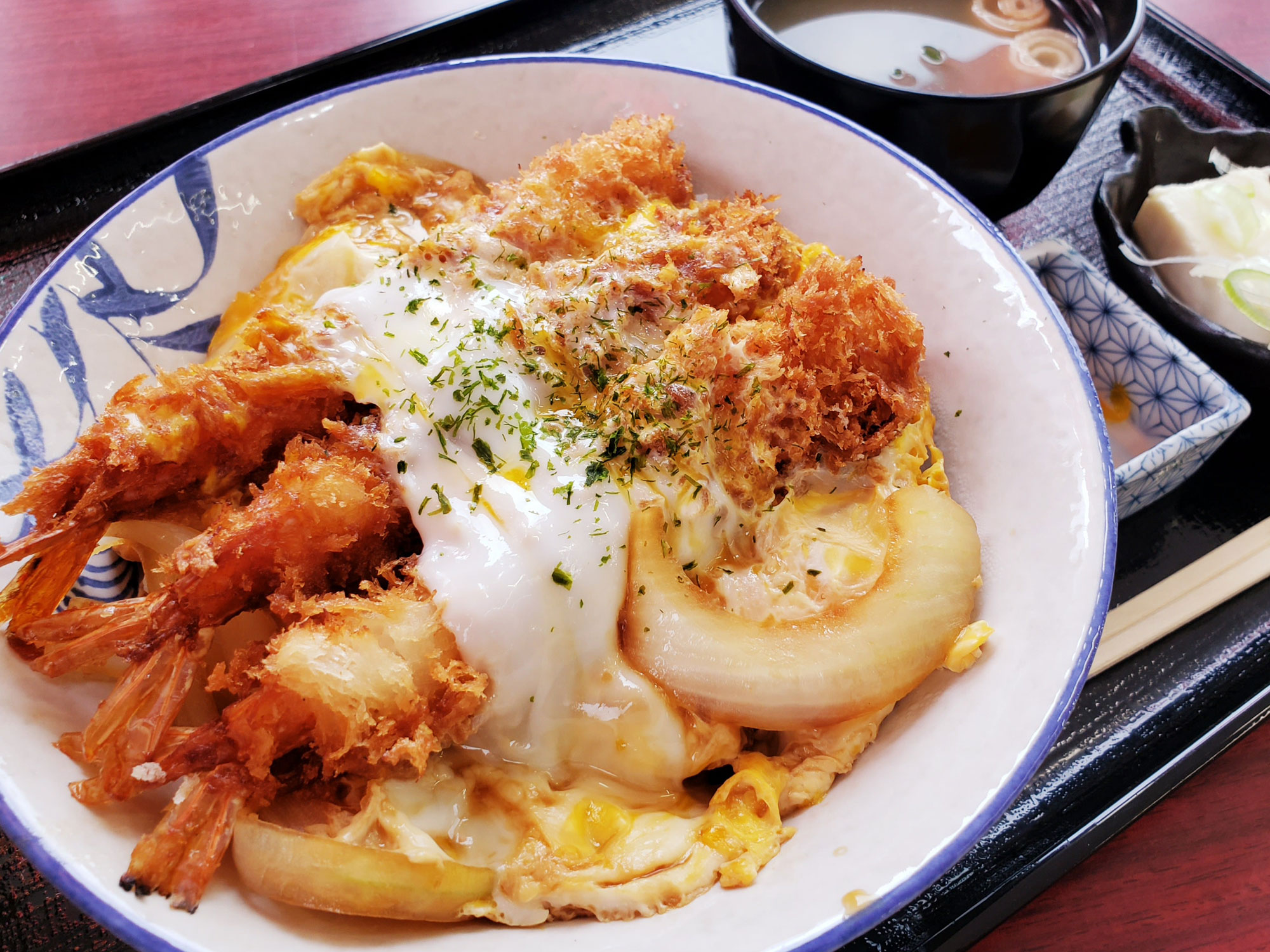 「おこめや食堂」玉子とじエビ丼