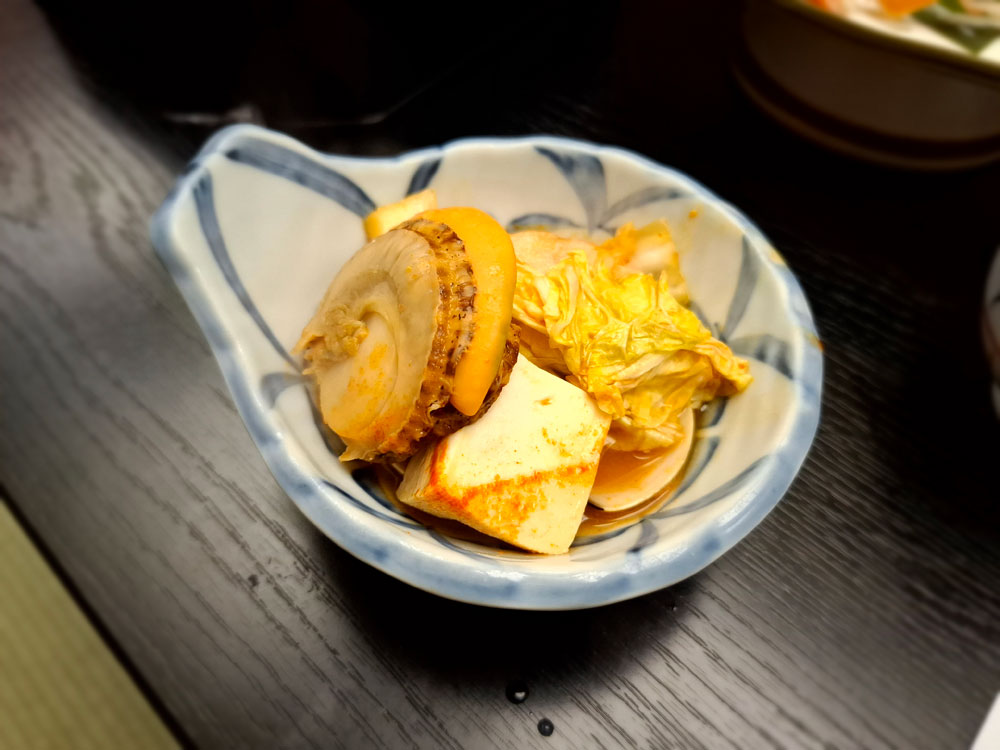 小皿に取り分けた鱈チゲ鍋