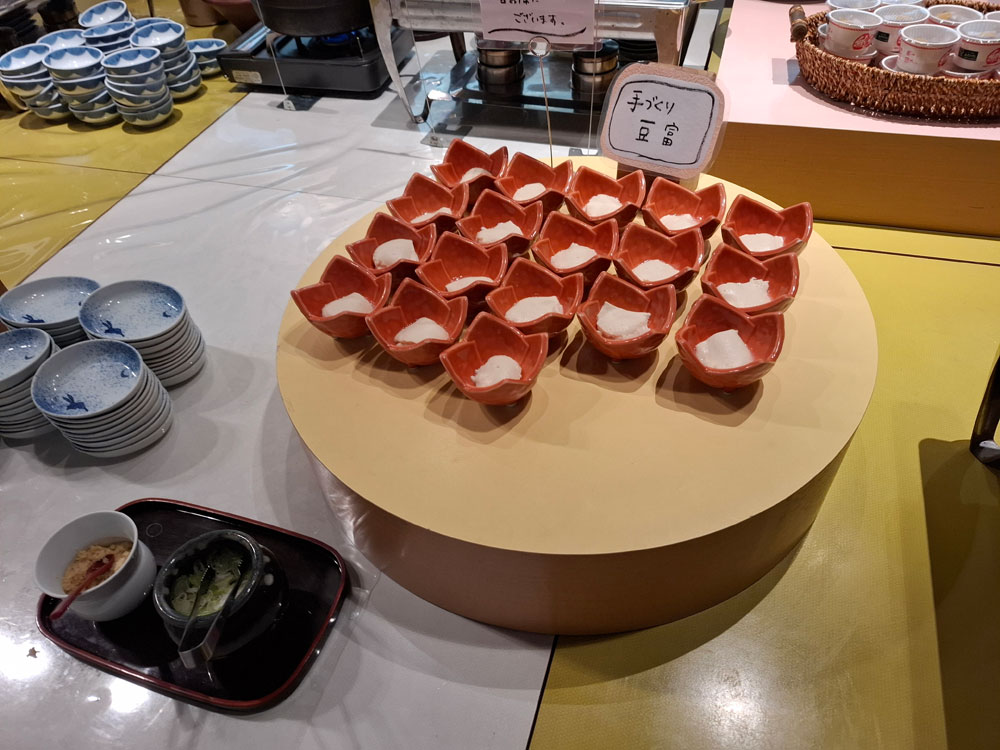 朝食バイキング 手作り豆腐