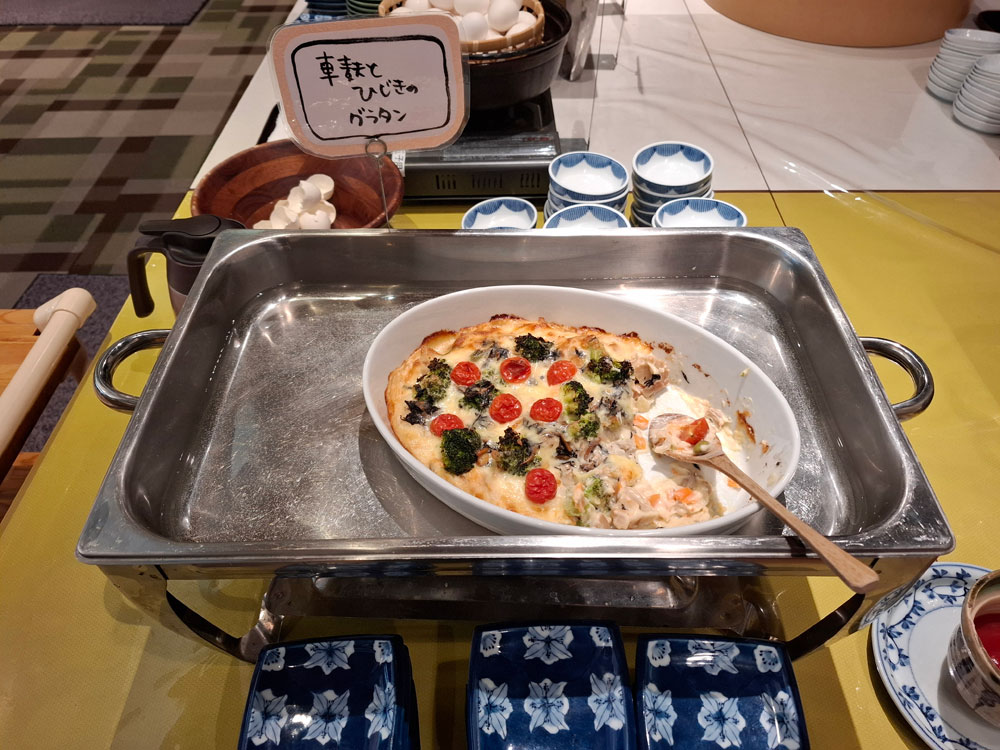 朝食バイキング 車麩とヒジキのグラタン