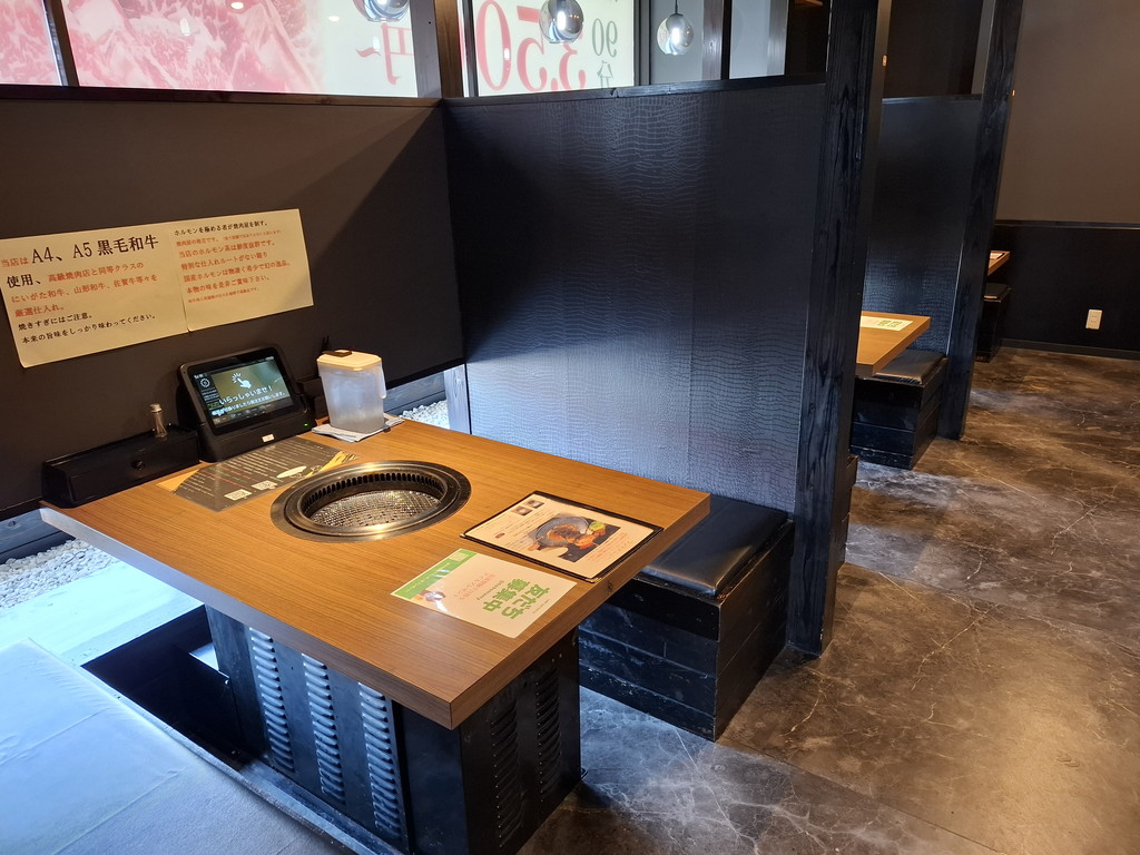 焼肉 肉の山 店内席の様子