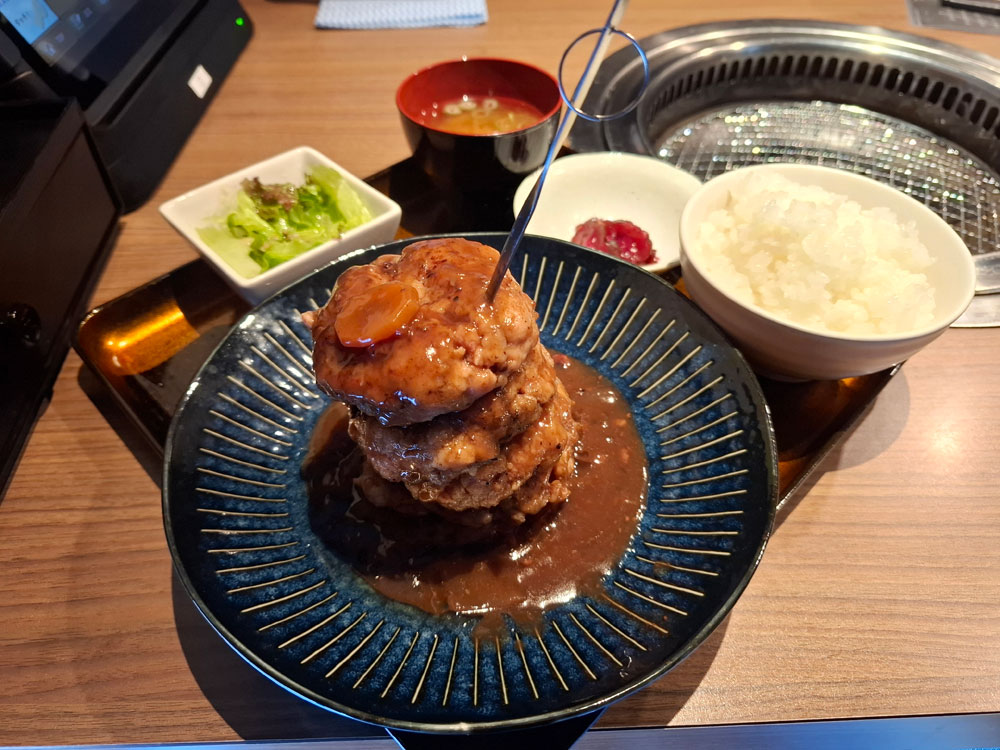 焼肉 肉の山 ハンバーグタワー