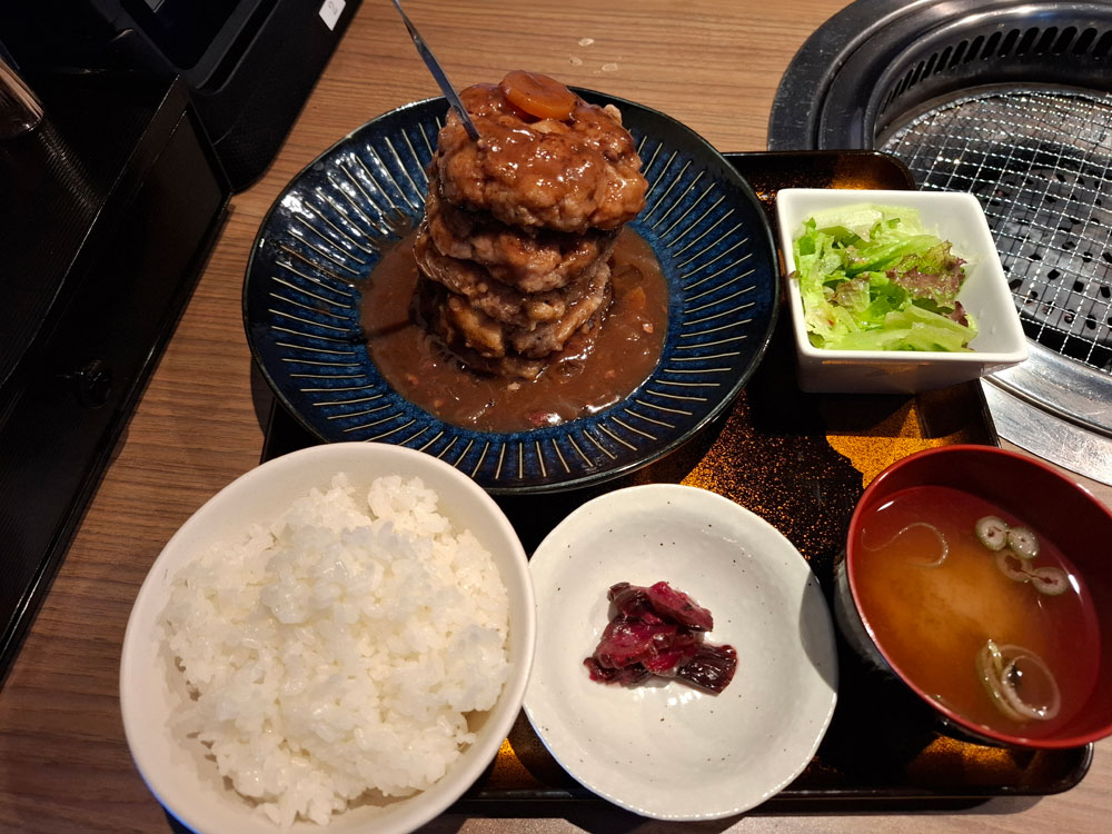 焼肉 肉の山 ハンバーグ定食