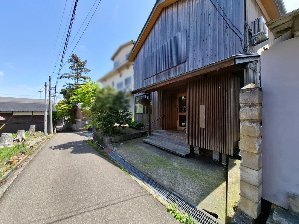 岩室とり蔦 斜めからの外観