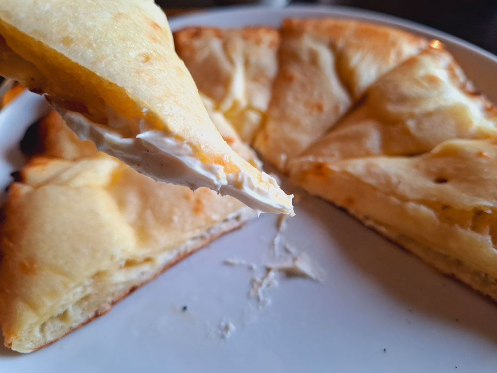 ちぎったクリームチーズナン