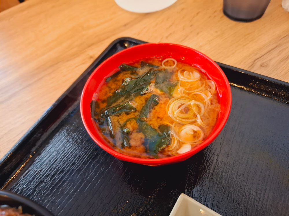肉まる食堂 味噌汁