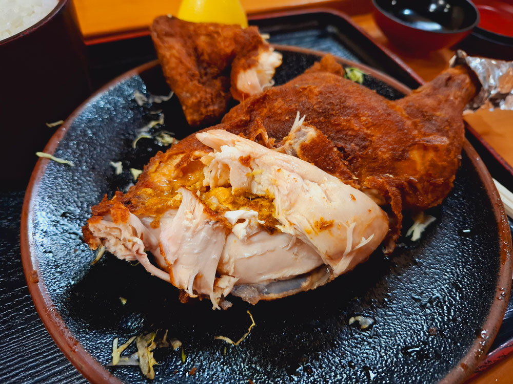 鳥栄 半身揚げの肉