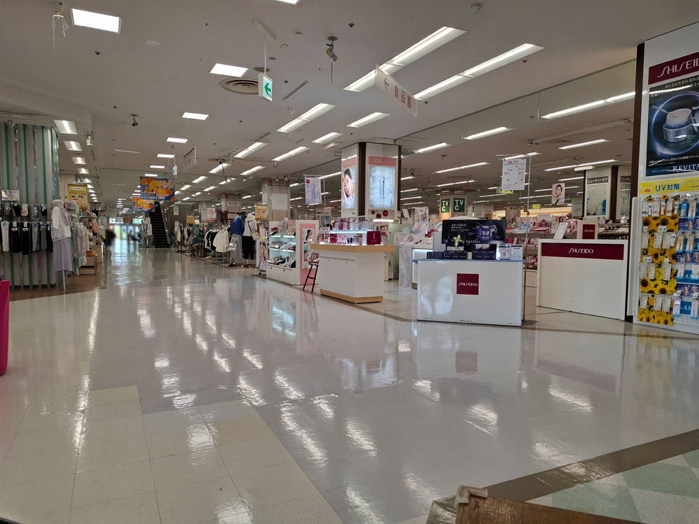 イオン三条店 店内