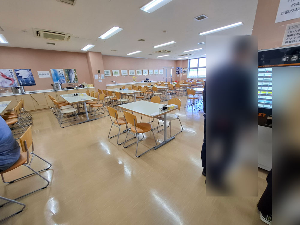 地魚食道ひさご 券売機と店内