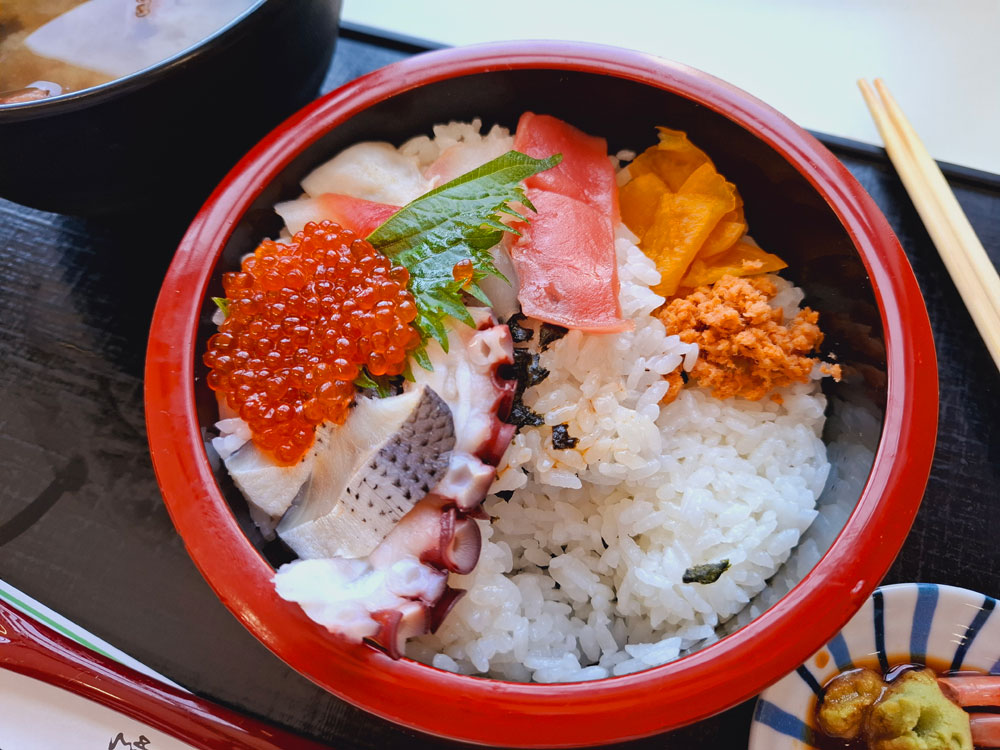 並ちらし 大盛りのご飯