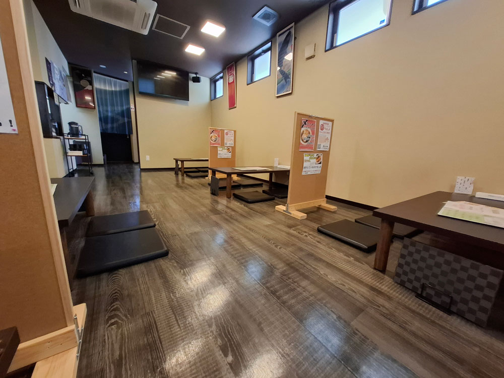彩酒家えんじょい 店内