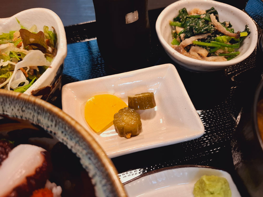 海鮮丼定食 漬物