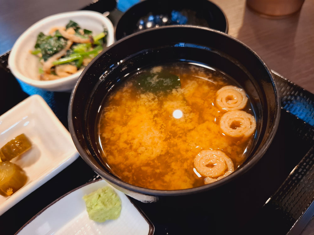 海鮮丼定食 味噌汁