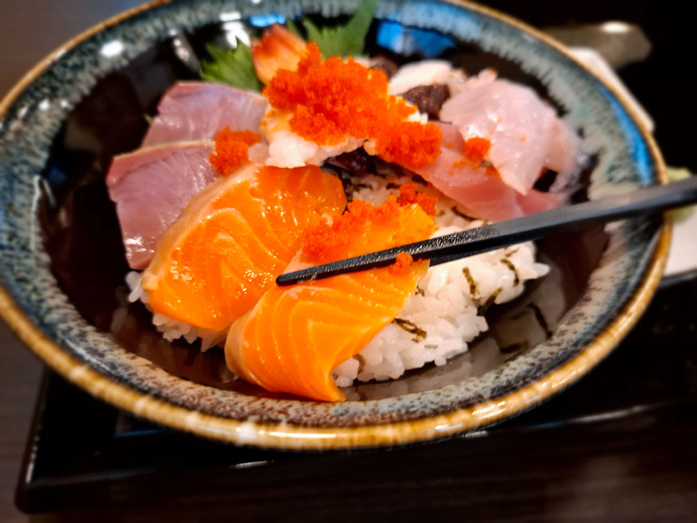 海鮮丼の魚介ネタ