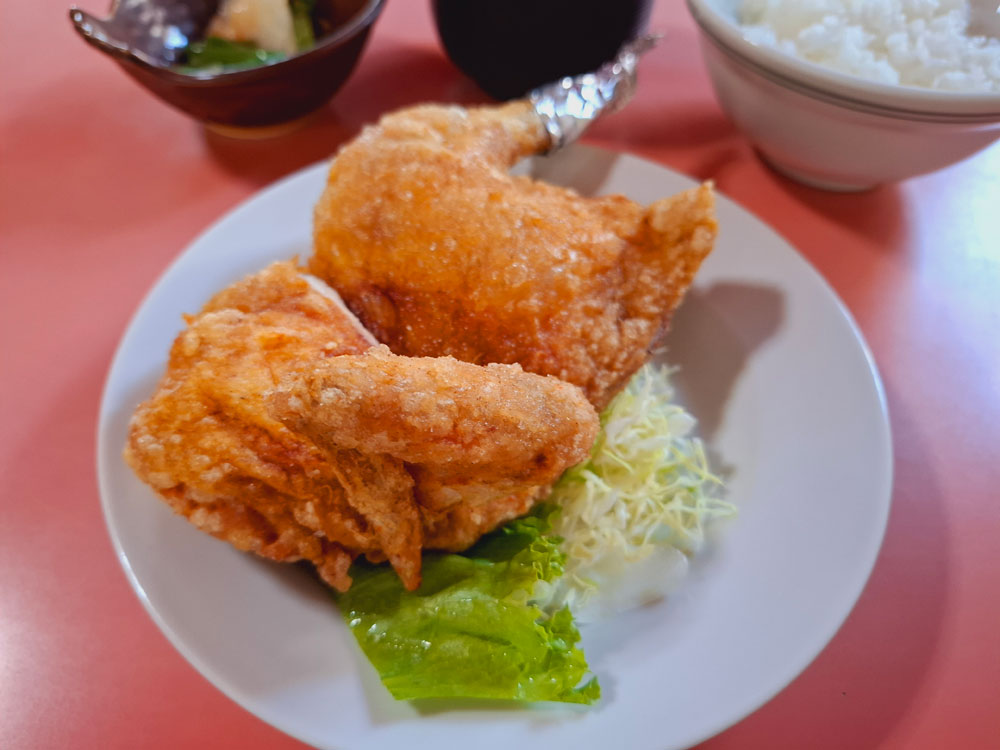 鶏の半身揚げ 近くからのアングル