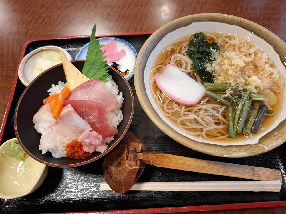 海鮮丼セット 上からのアングル