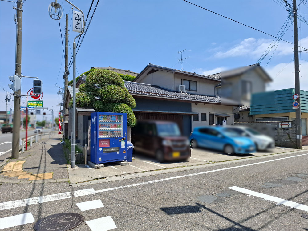 山よし 駐車場