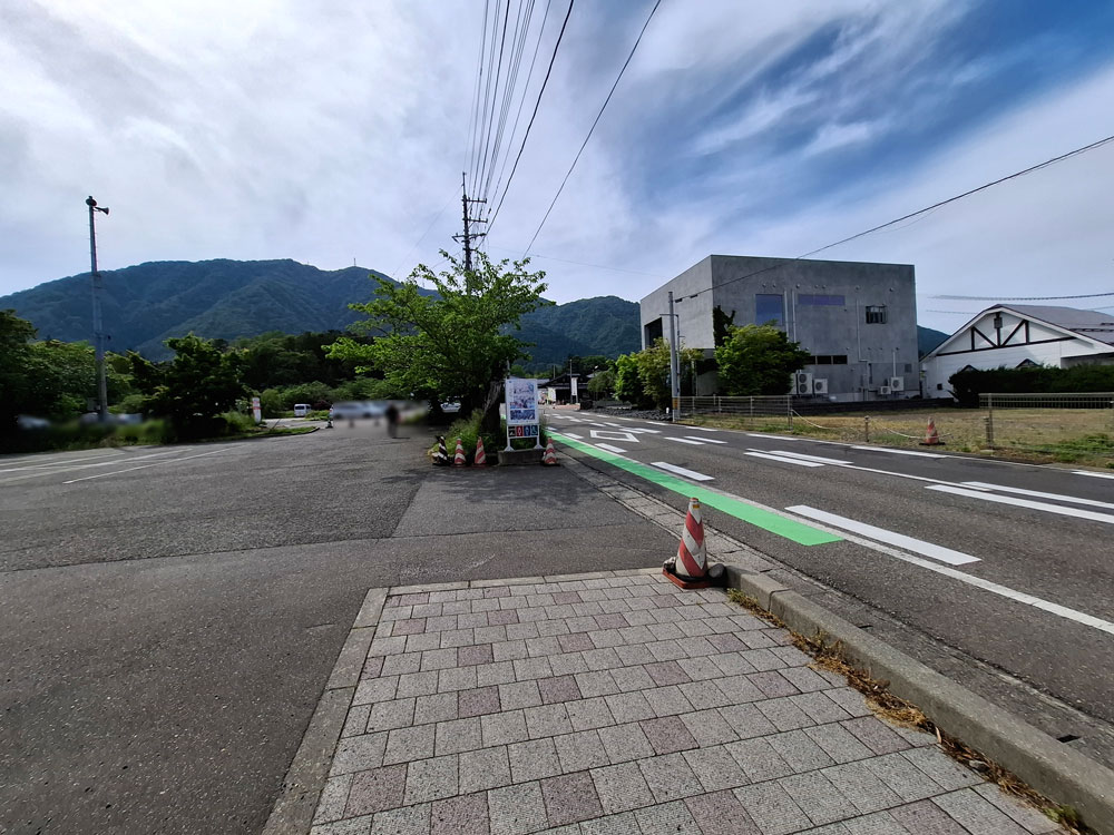 ヤホール 周辺