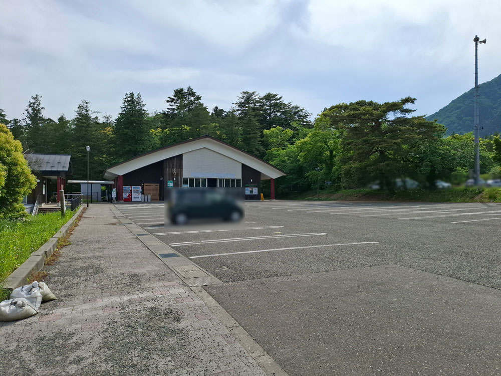 ヤホール 外観