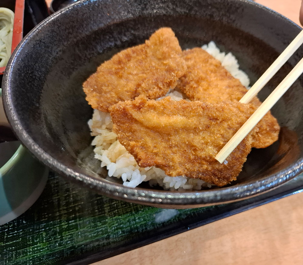タレカツ丼のカツ