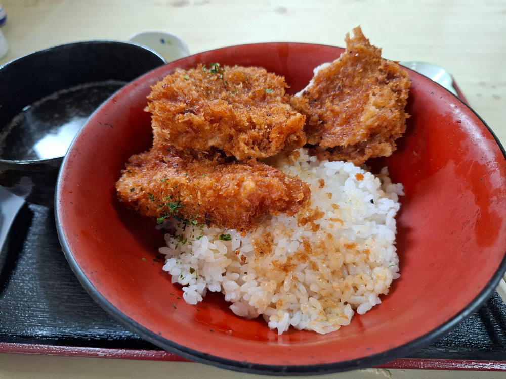 タレカツ丼のご飯