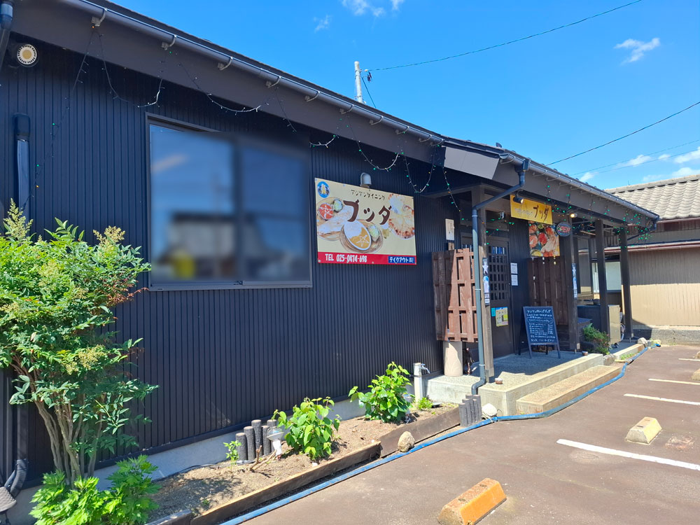 アジアンダイニング ブッダ新津店 外観