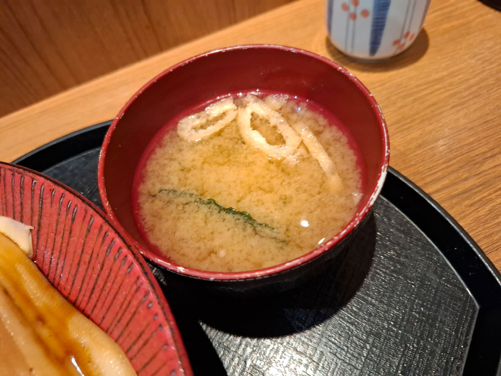 名物海鮮丼の味噌汁