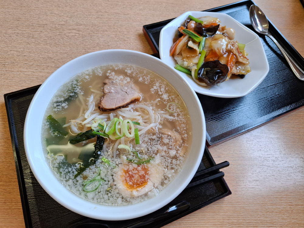 戴記 塩ラーメンと中華飯