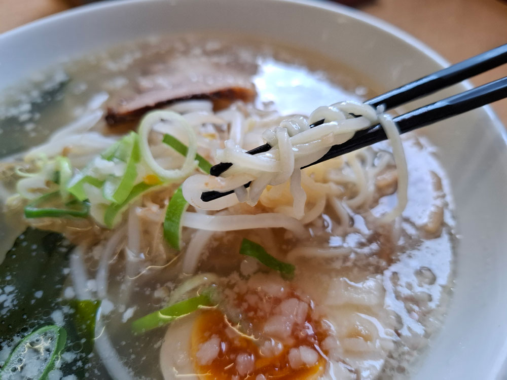 戴記 塩ラーメンの麺